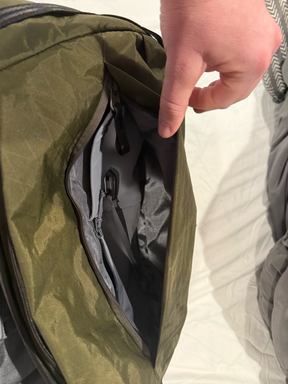Able Carry Olive Green Daily plus 21L Backpack - Picture 9 of 12